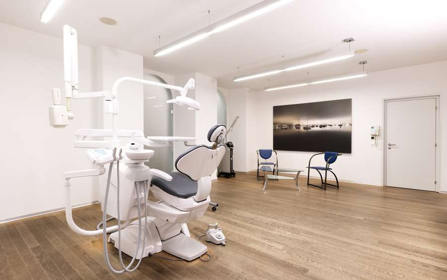Tanner crameri Behandlungszimmer 1 1800px